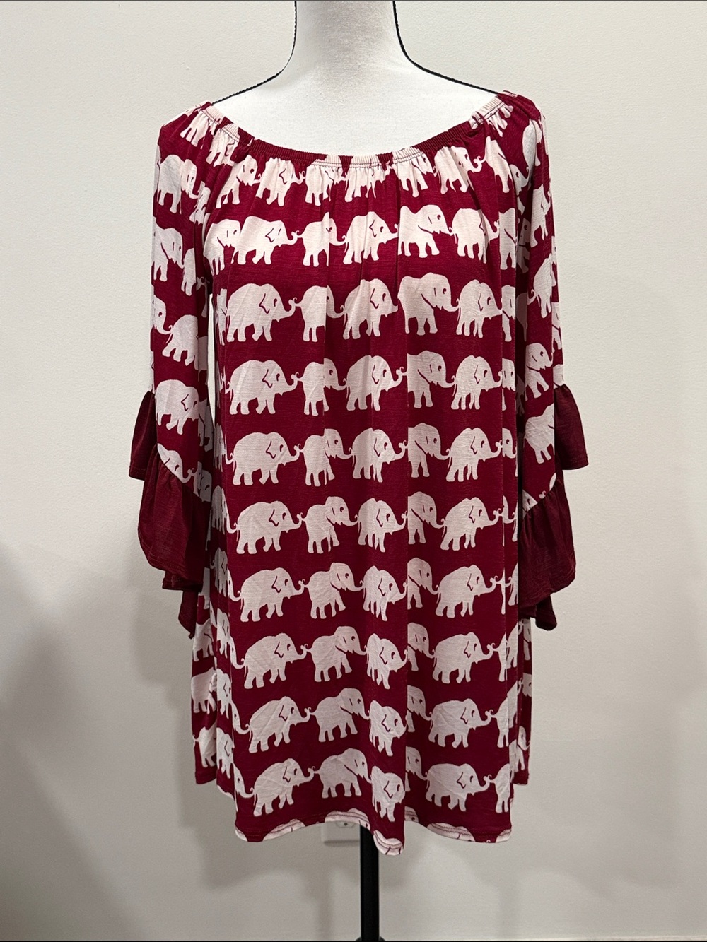Women’s Crimson and White Elephant Print Scoop Neck Tunic Top Size L